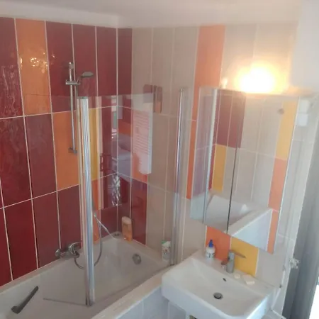 Apartamento T3, 65 M2, Proche De La Gare Et Des Commerces